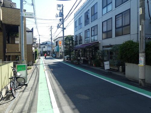 右側イタリアンレストラン